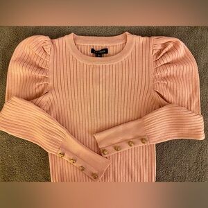 💗NWT - QED LDN - Pink top - puffy sleeves with golden buttons.